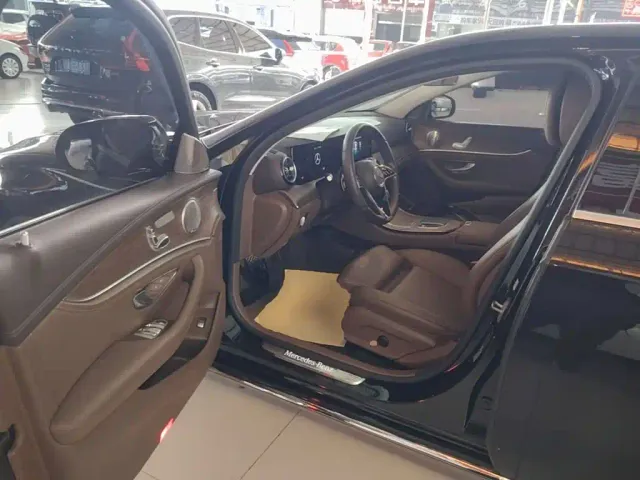 Mercedes-Benz E-Class — Фото автомобиля 15