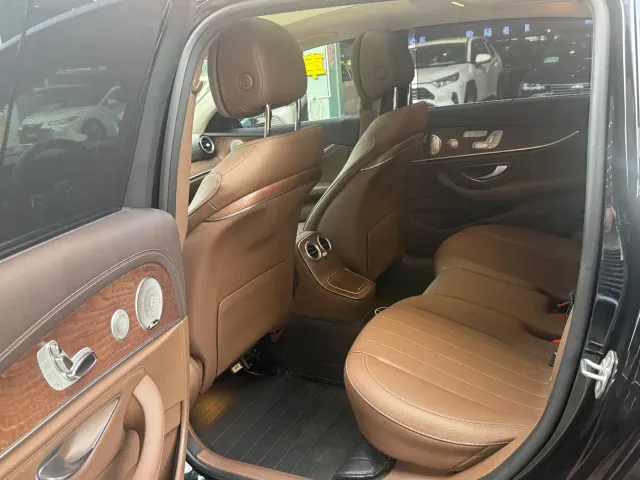 Mercedes-Benz E-Class — Фото автомобиля 5