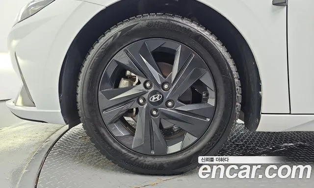 Hyundai Avante CN7 — Фото автомобиля 5