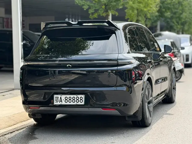 Li Auto L8 — Фото автомобиля 6