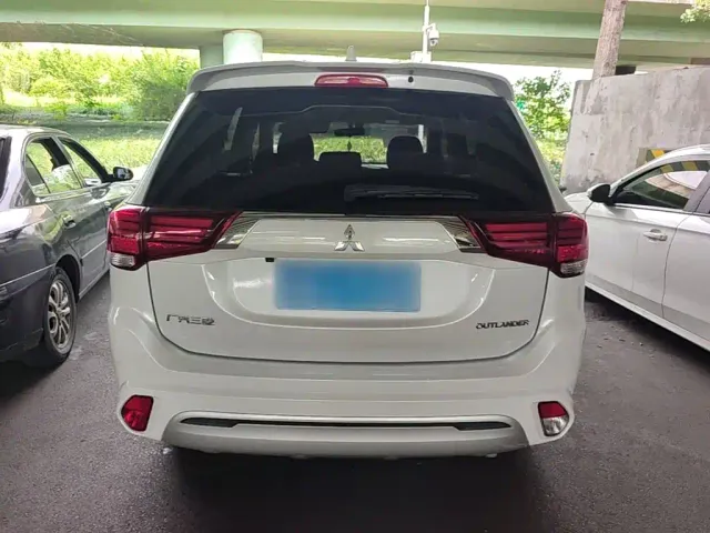 Mitsubishi Outlander — Фото автомобиля 5