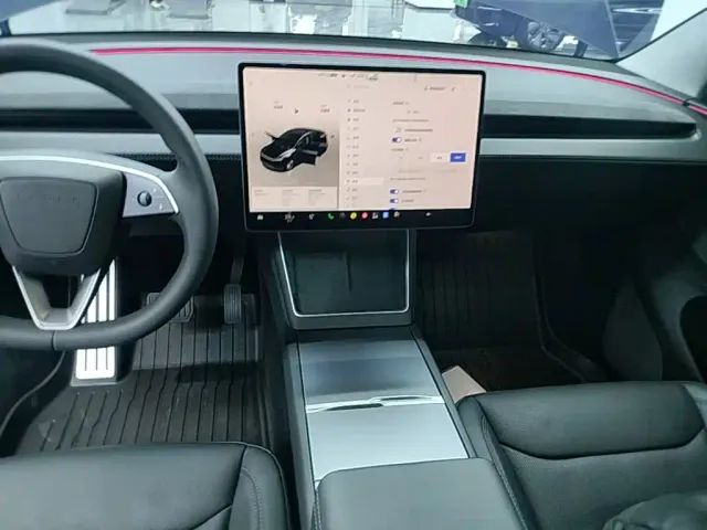Tesla Model Y — Фото автомобиля 12