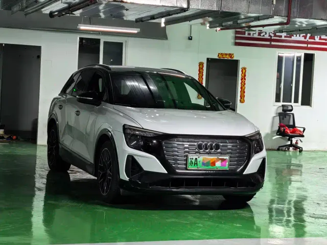 Audi Q5 e-tron — Фото автомобиля 3