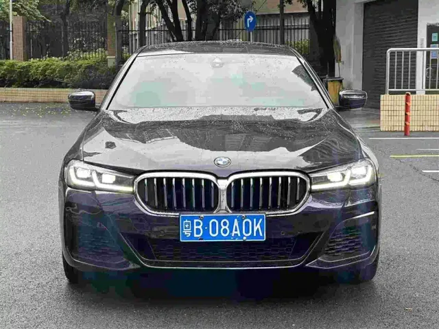 Фотография автомобиля — BMW 5 Series
