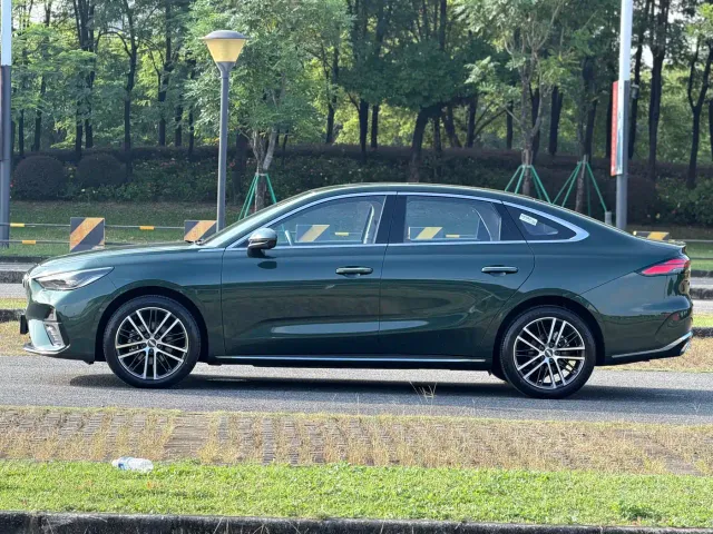 Geely Emgrand — Фото автомобиля 28