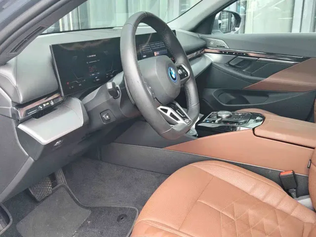 BMW i5 — Фото автомобиля 7