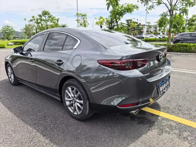 Mazda Axela — Фото автомобиля 25