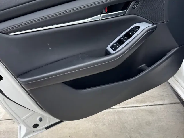 Mazda Axela — Фото автомобиля 11