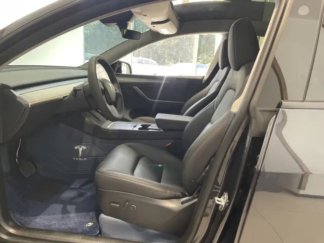 Tesla Model Y — Фото автомобиля 17