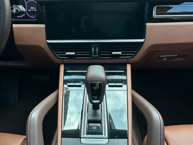 Porsche Cayenne — Фото автомобиля 12