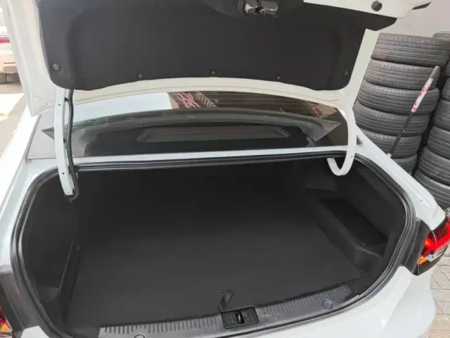 Roewe i6 MAX EV — Фото автомобиля 18