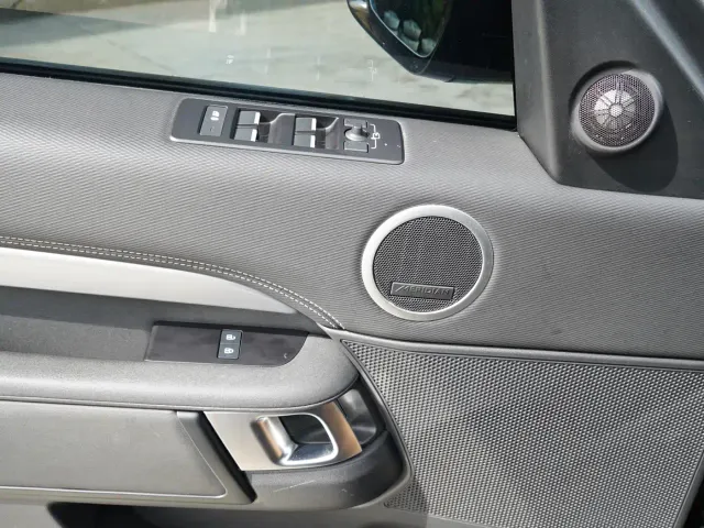 Land Rover Discovery — Фото автомобиля 21