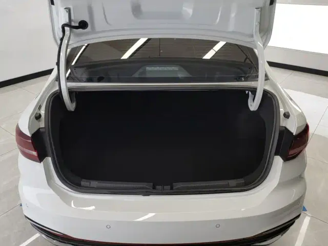Volkswagen Lavida 2024 Model 300TSI DSG Starlight Full Comfort Edition — Фото автомобиля 4