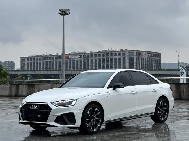 Фотография автомобиля — Audi A4L