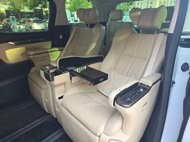 Toyota Vellfire — Фото автомобиля 16