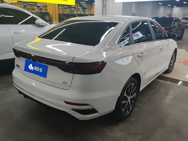 Geely Emgrand — Фото автомобиля 3