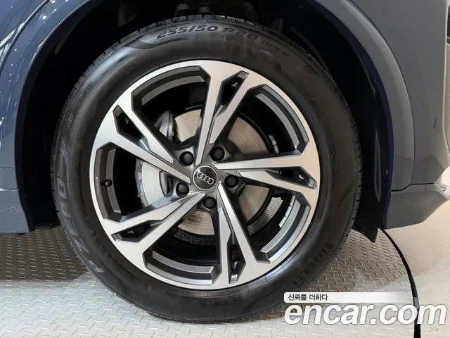 Audi Q6 e-tron — Фото автомобиля 5