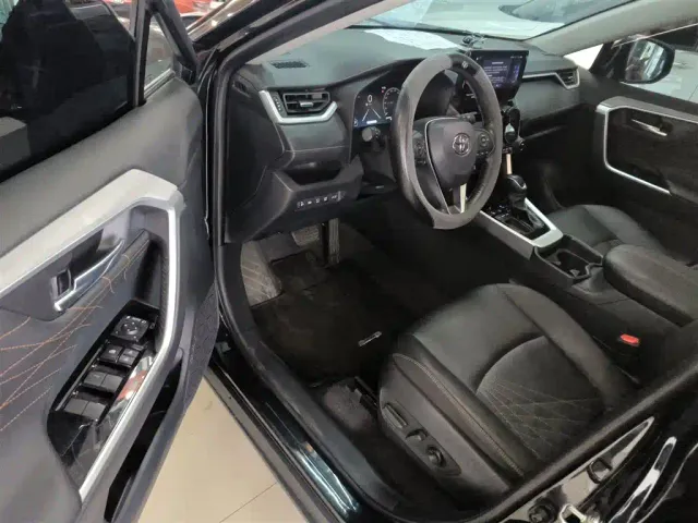 Toyota RAV4 — Фото автомобиля 11