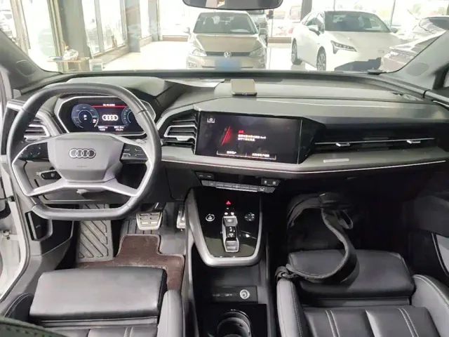 Audi Q4 e-tron — Фото автомобиля 9