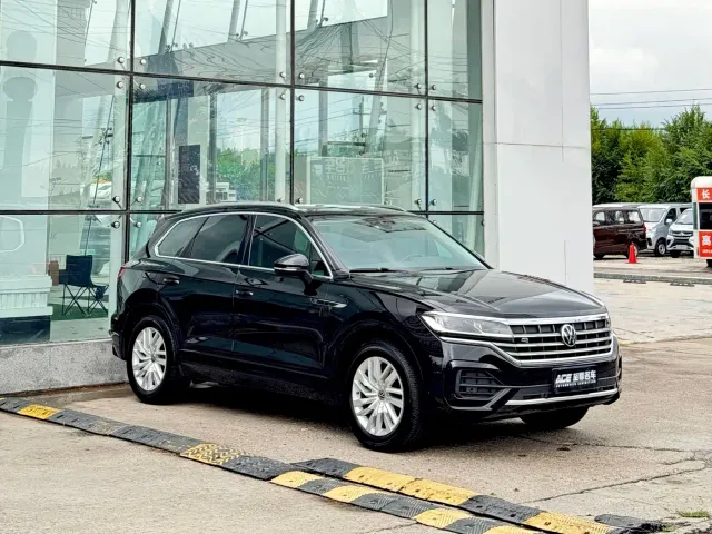 Volkswagen Touareg — Фото автомобиля 3