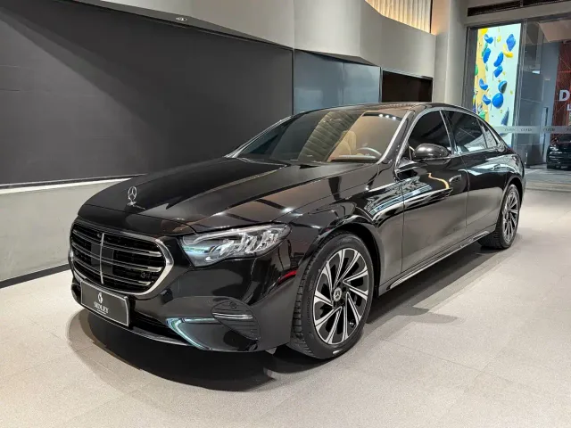 Фотография автомобиля — Mercedes-Benz E-Class