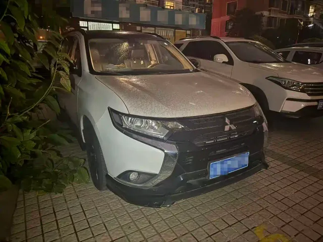 Mitsubishi Outlander — Фото автомобиля 3