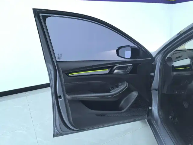 Roewe i5 — Фото автомобиля 7