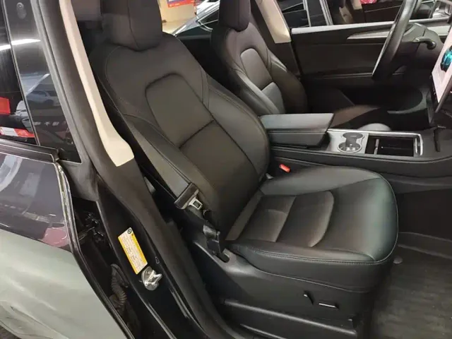 Tesla Model Y — Фото автомобиля 24