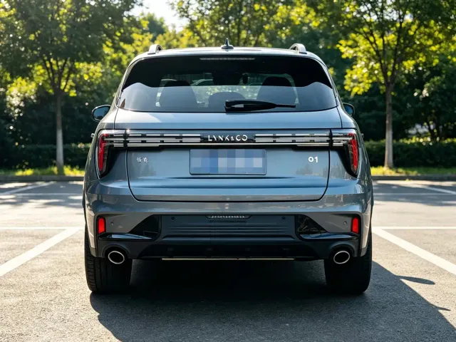 Lynk & Co 01 — Фото автомобиля 5