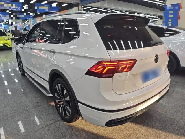 Volkswagen Tiguan L — Фото автомобиля 4