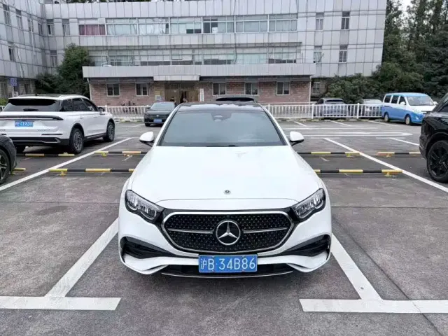 Mercedes-Benz E-Class — Фото автомобиля 2