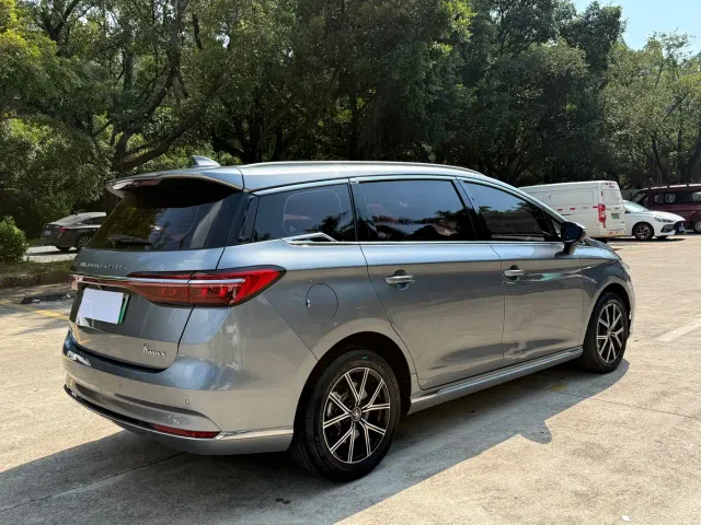 BYD Song MAX — Фото автомобиля 9
