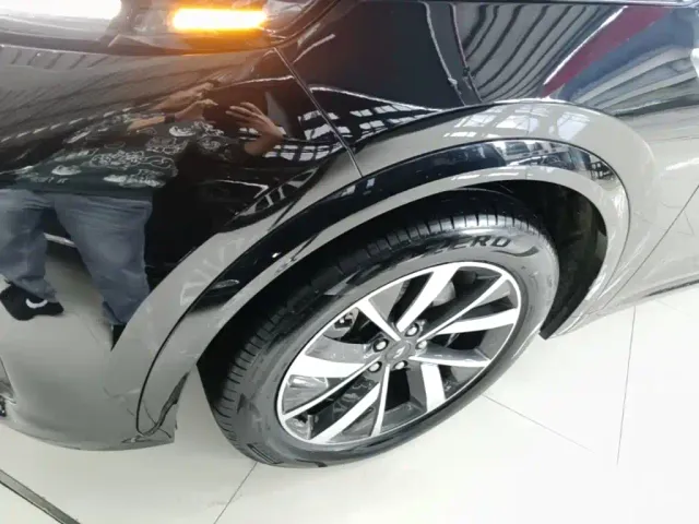 Li Auto L7 — Фото автомобиля 22