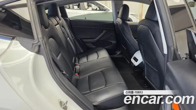 Tesla Model 3 — Фото автомобиля 18