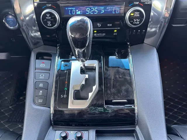 Toyota Vellfire — Фото автомобиля 11