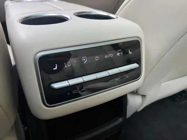 Li Auto L8 — Фото автомобиля 6