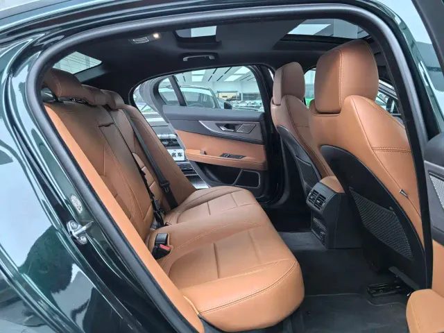 Jaguar XEL — Фото автомобиля 11