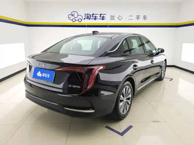 Hongqi E-QM5 — Фото автомобиля 3