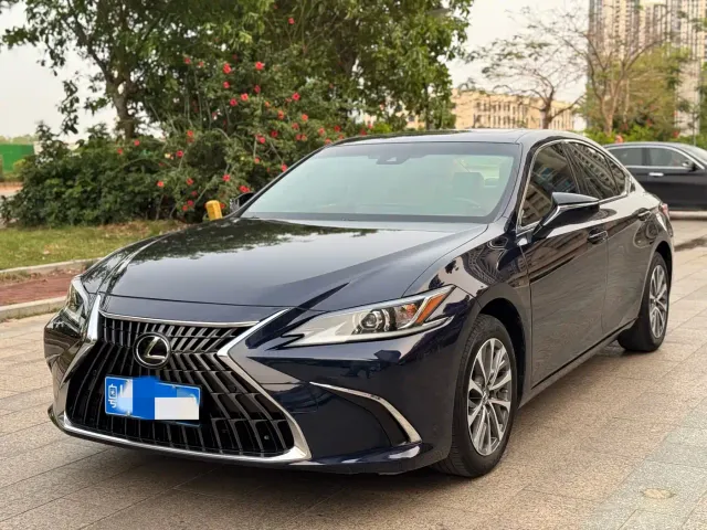 Lexus ES — Фото автомобиля 2