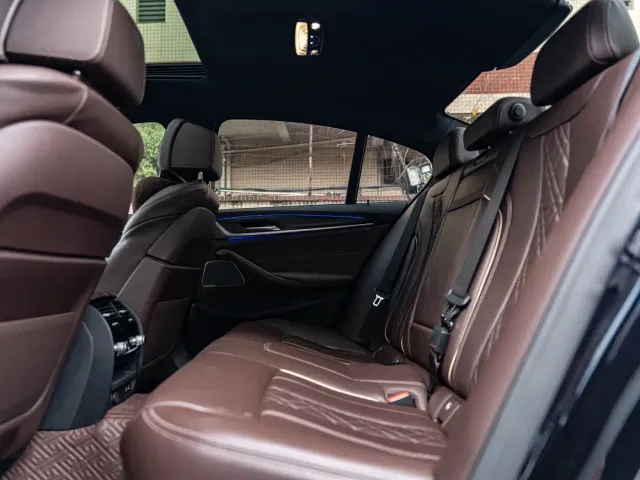 BMW 5 Series — Фото автомобиля 14