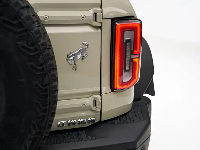 Ford Bronco — Фото автомобиля 8