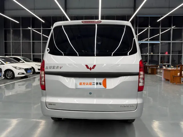 Wuling Hongguang V — Фото автомобиля 10