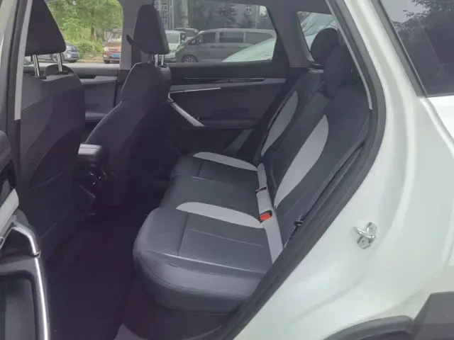 Geely Boyue L — Фото автомобиля 16