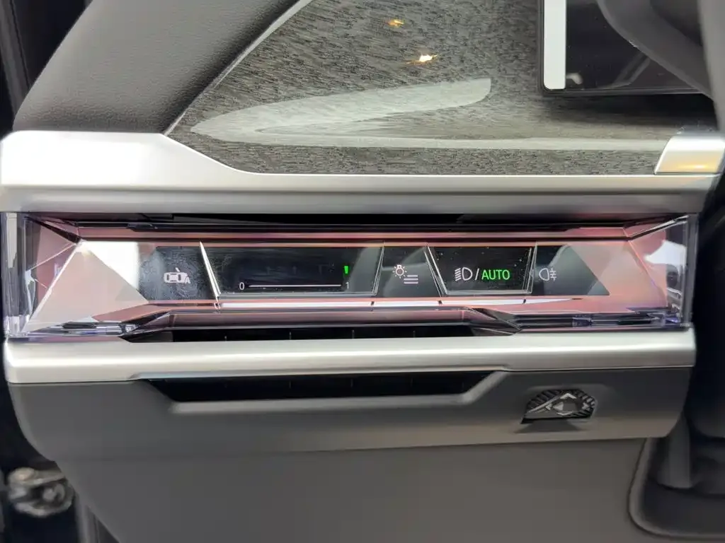 BMW BMW i7 2023 eDrive50L Premium M Sport Package — Фото автомобиля 17