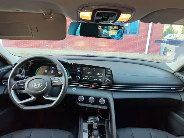 Hyundai Elantra — Фото автомобиля 9