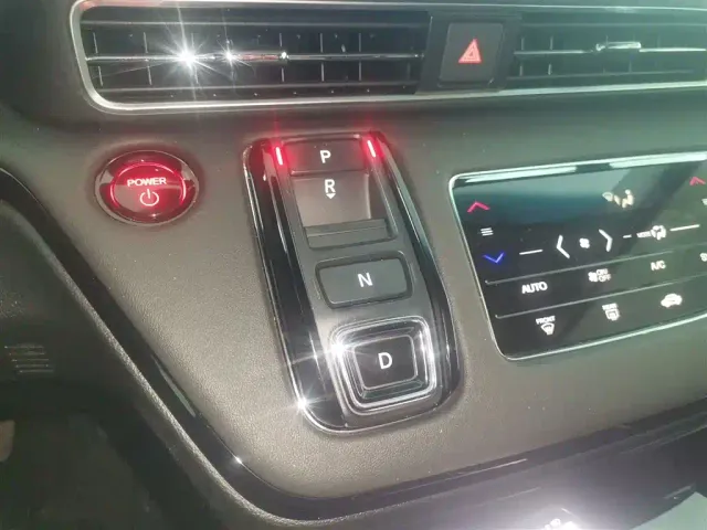 Honda Elysion — Фото автомобиля 5