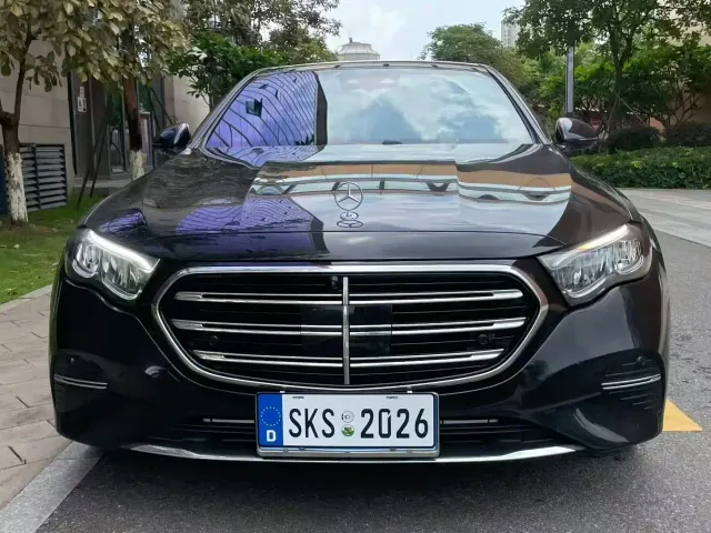 Mercedes-Benz E-Class — Фото автомобиля 3