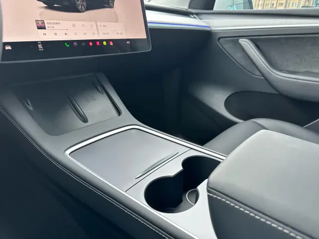 Tesla Model Y — Фото автомобиля 19