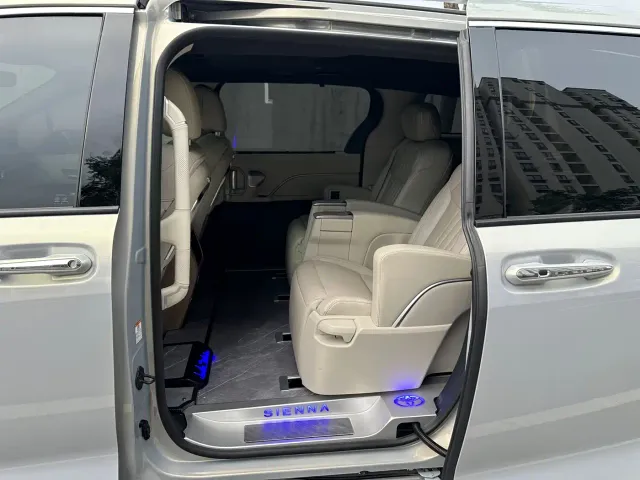 Toyota Sienna — Фото автомобиля 17