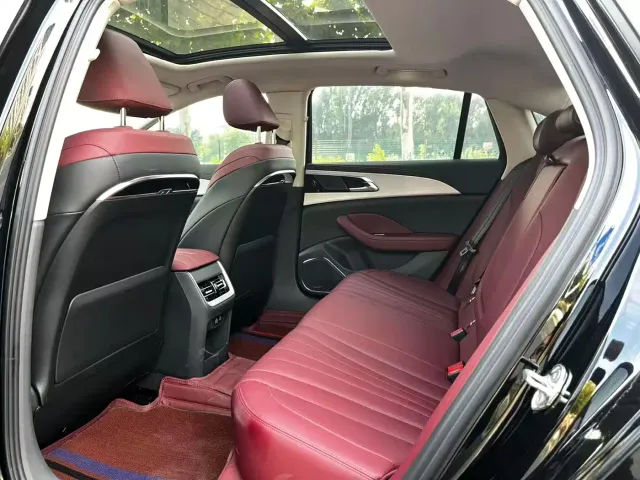 Hongqi H5 — Фото автомобиля 5